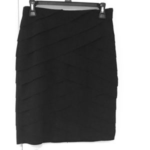 White House size 4 black overlay  above knee skirt
